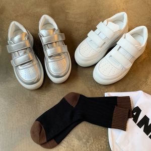 <span class=keywords><strong>Sneakers</strong></span> Casual da <span class=keywords><strong>Donna</strong></span> in Morbida Pelle Bovina <span class=keywords><strong>con</strong></span> <span class=keywords><strong>Velcro</strong></span>, Suola Spessa e Rialzo Interno, Versatili e alla Moda - Product Image 4