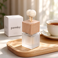 Nouveau design diffuseur de parfum personnalisé rechargeable, flacon en verre dépoli carré 8ml, diffuseur de parfum suspendu pour voiture, coloré