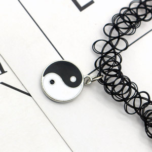 <span class=keywords><strong>Collier</strong></span> ras du <span class=keywords><strong>cou</strong></span> en cuivre noir style <span class=keywords><strong>tatouage</strong></span> - Pendentif papillon chaîne bambou style sportif pour femmes, adolescentes, soirées et usage quotidien - Product Image 5