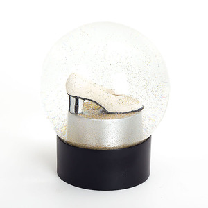 Globo de Nieve de Lujo con Forma Personalizada, Logotipo en Resina, Adornos de Cristal, Regalos Exquisitos para Recuerdos - Product Image 6