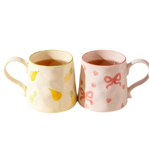 Mug en céramique irrégulier façonné à la main avec motif de dessin animé mignon, compatible micro-ondes, pour café et thé, idéal pour les cadeaux d'affaires - Product Image 6