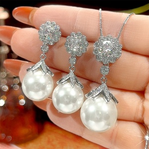 Fashion Jewelry Set Eco-friendly Copper Silver Plated <b>Delicate</b> 16-14MM White Shell Pearl <b>Necklace</b> Earrings Sets - Product Image 3