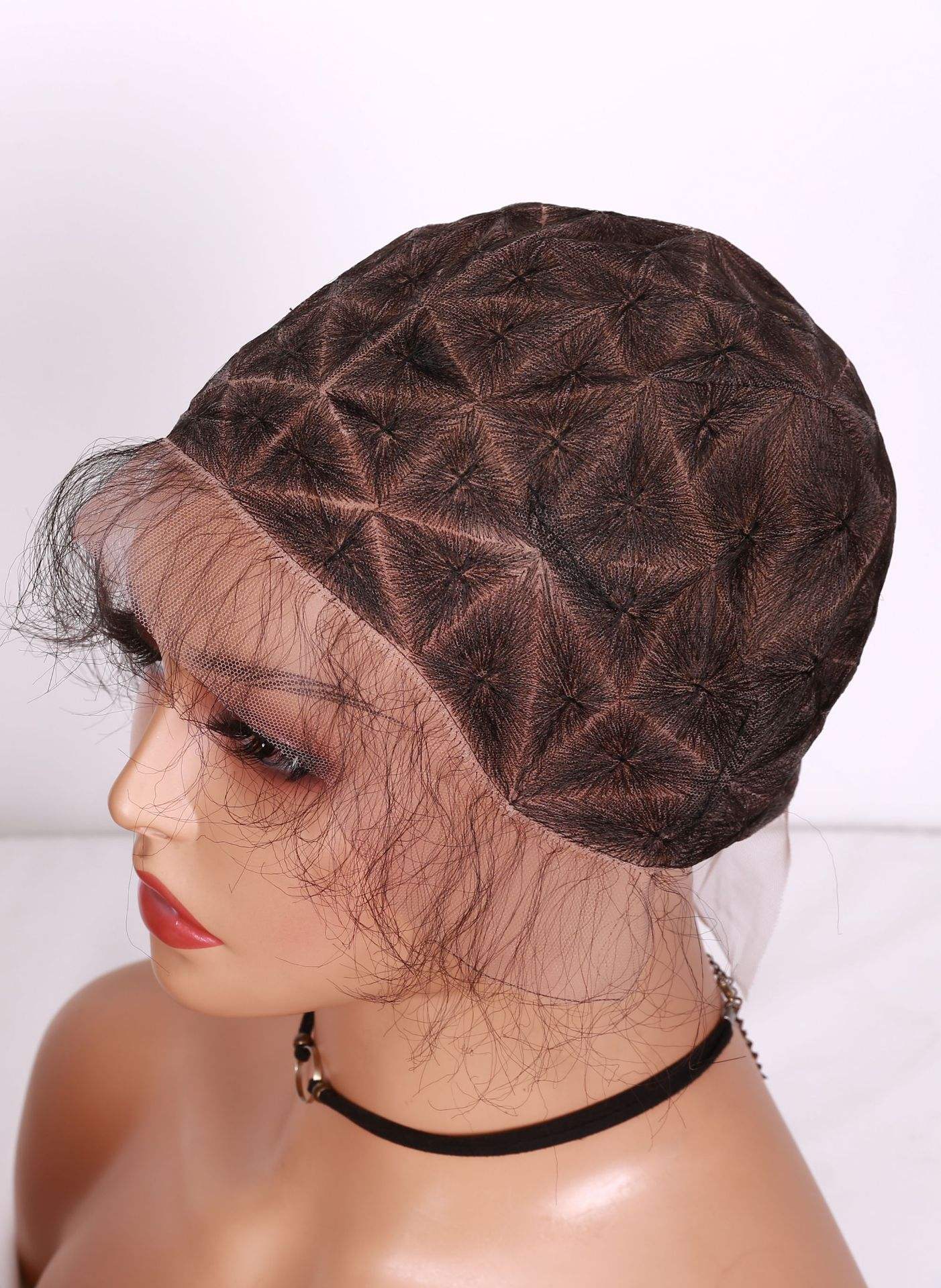 Tiangle brodé avec des cheveux de bébé