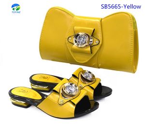 <span class=keywords><strong>Scarpe</strong></span> e borse africane più vendute <span class=keywords><strong>scarpe</strong></span> con <span class=keywords><strong>tacco</strong></span> <span class=keywords><strong>basso</strong></span> bianche Set di borse abbinate - Product Image 3