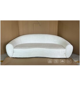 Sofá de 3 Plazas en Tela Bouclé Blanca Curvada, Diseño Moderno para Sala de Estar, Brazos Bajos, Diseño Moderno - Product Image 1