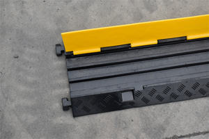 3 चैनल भारी शुल्क पुनर्नवीनीकरण रबर दबाव-प्रतिरोधी पीले + काले केबल कवर गति बम्प आउटडोर सड़क केबल रक्षक - Product Image 4