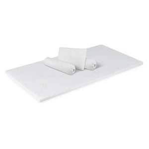 Surmatelas pour lit de voyage Baby Luna avec mousse à mémoire de forme et housse en tissu de fibre de bambou - Product Image 2