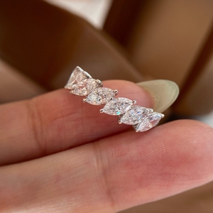 Anillo de líneas clásicas de oro amarillo macizo de 18 quilates con diamantes cultivados en laboratorio Aazuo para regalo de cumpleaños para mujer - Product Image 2