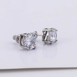 ต่างหูแฟชั่นสไตล์เกาหลี ไทเทเนียมสตีล ประดับเพชรซิคอนทรงกลมเจียระไนแบบเหลี่ยมคมกริบ  แบบหนีบ  สำหรับทุกเพศ  เหมาะเป็นของขวัญ - Product Image 3