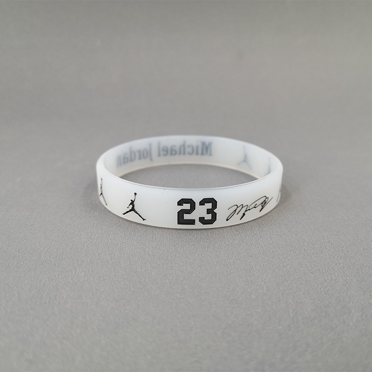 N°23 Jordan blanc lumineux