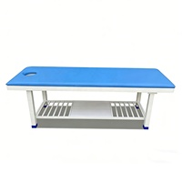 Table de massage confortable pour physiothérapie en milieu hospitalier et à domicile avec support antibactérien pour rangement d'outils cliniques et domestiques