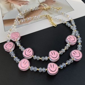 Collier de perles rose vif BD-L5968 avec visage souriant, collier de perles en cristal transparent, style Y2K, bijoux amusants pour femmes et filles - Product Image 3