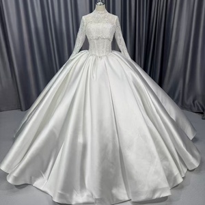 Robe de mariée Lscm111 moderne et élégante, blanche, à manches longues, avec appliques en dentelle, corset perlé, en satin, coupe princesse, avec traîne chapelle - Product Image 6
