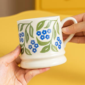 Tasse à café en céramique bleu citron avec anse, fleurs peintes à la main, cadeau pour elle - Product Image 5