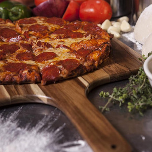 Tabla para Pizza de Madera de Acacia con Asa 50x30x1.5cm para Uso Doméstico - Product Image 4