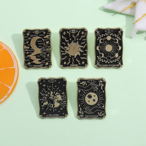 Broches de Esmalte de <span class=keywords><strong>Tarot</strong></span> Negros Personalizados con Sol, Luna y Estrellas, Broches de Bruja Oscura, Insignias de Solapa, Joyería Punk Gótica, Regalo para Amigos - Product Image 2