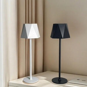 Luminária de Mesa LED DC em Formato de Diamante, Design Minimalista, Regulável, Bateria Inclusa, Ideal para Cafés, Restaurantes e Bares - Bestseller Transfronteiriço - Product Image 3