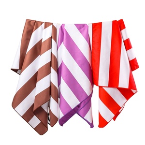 Toalla de playa de microfibra con estampado personalizado, tamaño doble, microfibra, sin arena, con bolsillo para adultos - Product Image 4