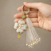 Pendentif de sac en brocart Song fait main, fini, motif trèfle à quatre feuilles, avec pompon en cristal, porte-clés tissé, ornement Hanfu à suspendre