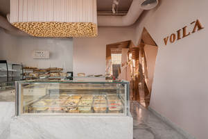 Boulangerie Salon de Thé Vintage Rénovation Intérieure Complète Armoires en Bois Personnalisées Rangement Classique - Product Image 2