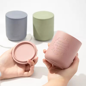 Vela Aromática de Cera de Soja Hecha a Mano en Frasco de Cerámica Nórdica Única de Marca Privada - Product Image 3