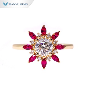 Anillo de Diamantes con Forma de Flor en Oro de 18K para Mujer, Personalizado por Tianyu Gems, con Detalles de Rubí, Engaste de Garras, Anillo de Compromiso Romántico - Product Image 1