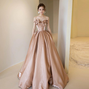 Vestido de Gala em Cetim Champagne para Mulheres, Sem Alças com Laço e Detalhes em Pérolas, Vestido Formal para Casamento, Baile e Damas de Honra - Product Image 1