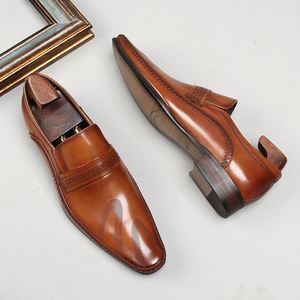 Nuevos Zapatos de Vestir de Cuero Genuino Impermeables, Ligeros, con Punta en Pico, Estilo Inglés, para Hombre, Talla Grande, con Grabado, para Otoño, Oficina, Carrera Profesional, Sin Cordones - Product Image 5