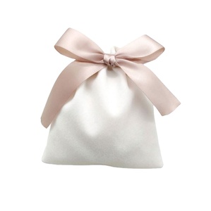 Sacs anti-poussière personnalisés en coton, velours et polaire avec cordon de serrage pour sacs à main, chaussures et vêtements - Product Image 1