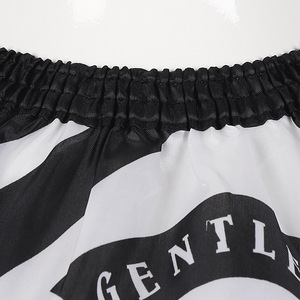 Capa de peluquería negra antiestática para uso en salón y en casa - Product Image 3