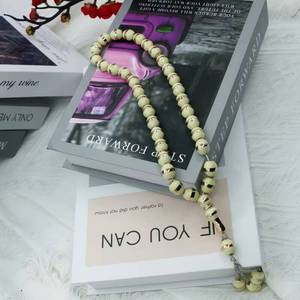 Tasbih étnico de resina con patrón láser permanente, de un solo anillo, 12 mm, 33 cuentas, cómodo para llevar en la mano, accesorio diario musulmán para Dhikr. - Product Image 1