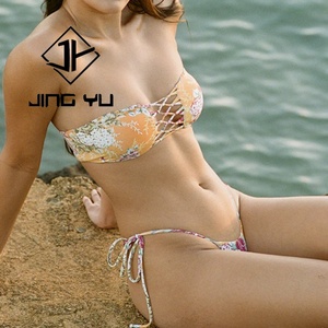 Ensemble de maillot de bain bandeau en nylon recyclé imprimé personnalisé pour l'été, avec décolleté, vêtements de plage OEM - Product Image 4