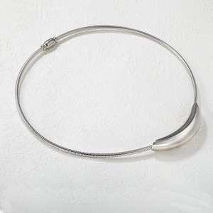 <b>Cross</b> Border European American Style Hollow Curved Spring Snake <b>Chain</b> Clavicle Pendant 18k Gold Plated Stainless Steel - Product Image 4