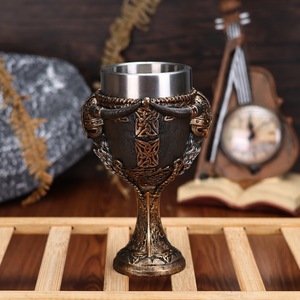 Artesanía de resina, copa de Copa con temática vikinga, casco vikingo de pirata nórdico Medieval Retro, barra de acero inoxidable de resina 3D, copa de vino tinto - Product Image 4