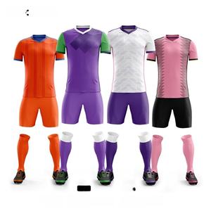 Maillot de football personnalisé pour hommes, short et chaussettes, 100 % polyester, impression par transfert thermique, col ras du cou, blocs de couleur, vente en gros usine - Product Image 1