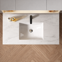 Ensemble de meubles de salle de bain moderne avec meuble sous-vasque simple doré, système de rangement mural et étagère ouverte éclairée