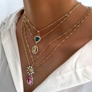Collar con Colgante de Corazón en Acero Inoxidable con Circonitas Rosadas Coloridas y Baño PVD, Joyería Fina - Product Image 1