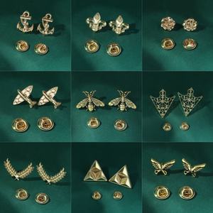 中空の小さな金メッキブローチ メンズシャツバックル 蜂の襟飾り 韓国風 ウェディングスーツシャツアクセサリー 跨境販売 - Product Image 1