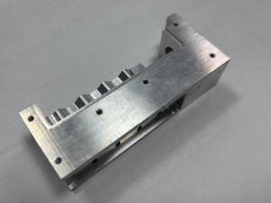 सटीक सीएनसी मशीनी एल्यूमीनियम मिश्र धातु मशीनरी स्टील पार्ट्स कनेक्शन ब्रैकेट चिकित्सा उपकरण ट्रक स्पेयर पार्ट्स - Product Image 5