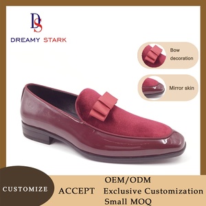 Chaussures rétro faites à la main pour l'automne, à enfiler, avec empeigne en PU rouge et velours, logo personnalisé, nœud décoratif, design léger et confortable - Product Image 2