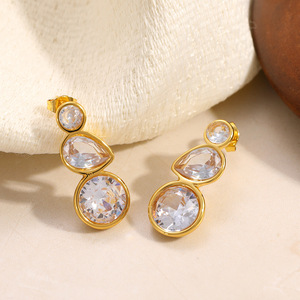 ต่างหูคริสตัลทรงหยดน้ำ ชุบทอง 18k ดีไซน์ทรงหยดน้ำรูปทรงเรขาคณิต สำหรับใส่ทุกวัน - Product Image 2