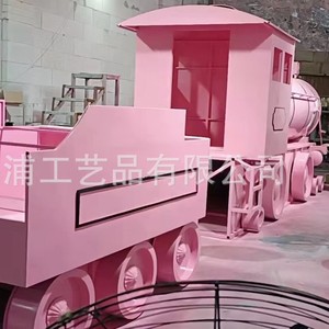 Décoration de cabine photo sur le thème de Noël : train de dessin animé personnalisé, en plastique durable - Product Image 5