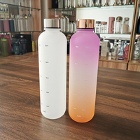 Gourdes d'eau chic personnalisées de 1000ml, cadeau promotionnel, bouteille d'eau en plastique portable pour étudiants
