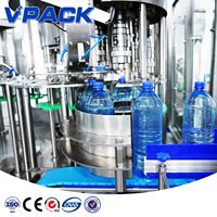 Machine de remplissage d'eau en bouteille en plastique PET automatique de type rotatif 4000BPH 3 en 1