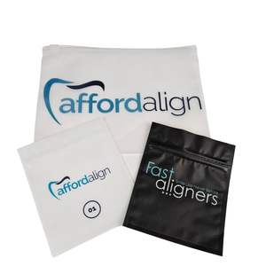 Sacs d'emballage en Mylar personnalisés pour aligneurs dentaires transparents à domicile avec fermeture éclair réutilisable, sacs plats pour aligneurs transparents - Product Image 1