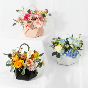Panier à Fleurs Artificielles Suspendues Panier de <span class=keywords><strong>Jardin</strong></span> en Cuir PU <span class=keywords><strong>Petit</strong></span> Fleuriste Paniers de Cadeaux de Fleurs Florales Pot de Fleurs - Product Image 4