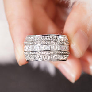 T0457 Anello da Donna in Oro Bianco con Diamante Taglio Principessa Colore G Naturale Fede Nuziale Gioielli Impilabili - Product Image 6