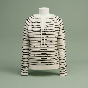 Pull à capuche rayé pour femme, tricot décontracté à manches longues avec liens doux, idéal pour l'automne - Product Image 1