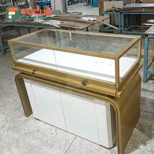 Vitrine de présentation de bijoux en bois de luxe avec éclairage LED, présentoir de bijoux haut de gamme - Product Image 1