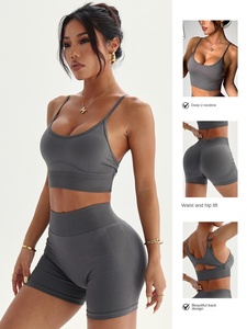 Completo Sportivo da Donna Lulu Custom a Due Pezzi con Effetto Push-Up, Pantaloncini Sportivi a Vita Alta e Top con Spalline Sottili per Yoga - Product Image 2